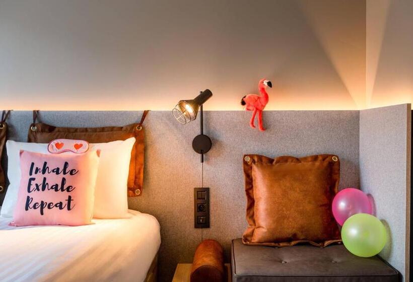 Номер Стандартный с Видом, Moxy Bordeaux