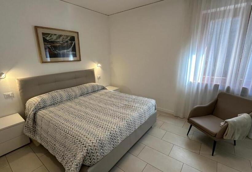 1 Bedroom Apartment Lake View, Residence La Cioca