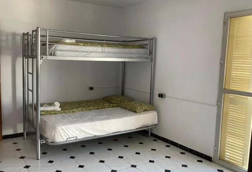 تختخواب در اتاق مشترک, Backpackers La Gaditana