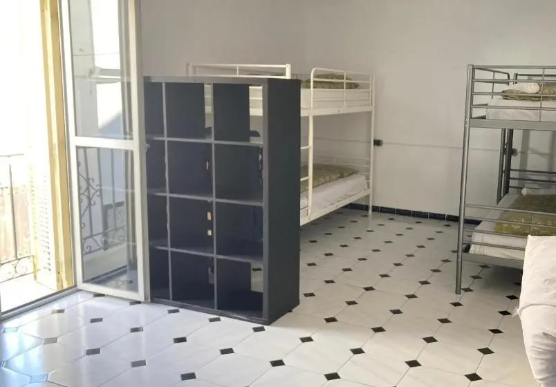 تختخواب در اتاق مشترک, Backpackers La Gaditana