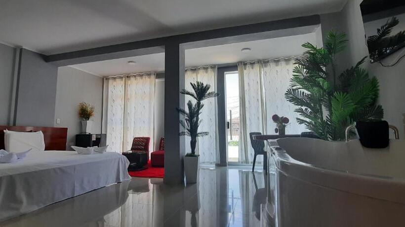 Deluxe Suite King Bed, Betania