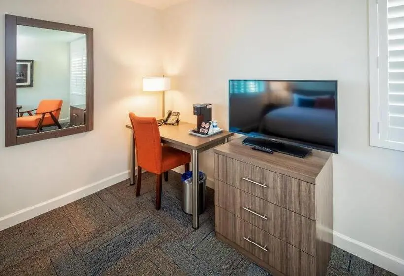 キングサイズベッドのデラックスルーム, Inn At Moss Landing Point