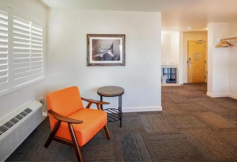 キングサイズベッドのデラックスルーム, Inn At Moss Landing Point