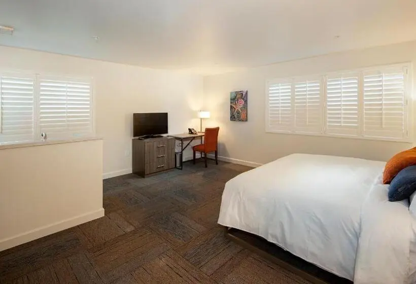 身障者適用キングサイズベッドルーム, Inn At Moss Landing Point
