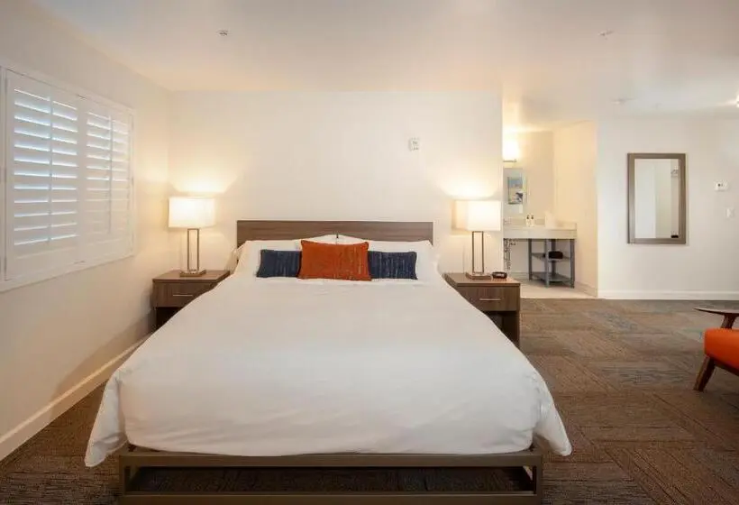 身障者適用キングサイズベッドルーム, Inn At Moss Landing Point