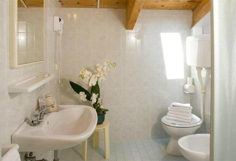 Standard room with outdoor bath, Mansarda Cannes