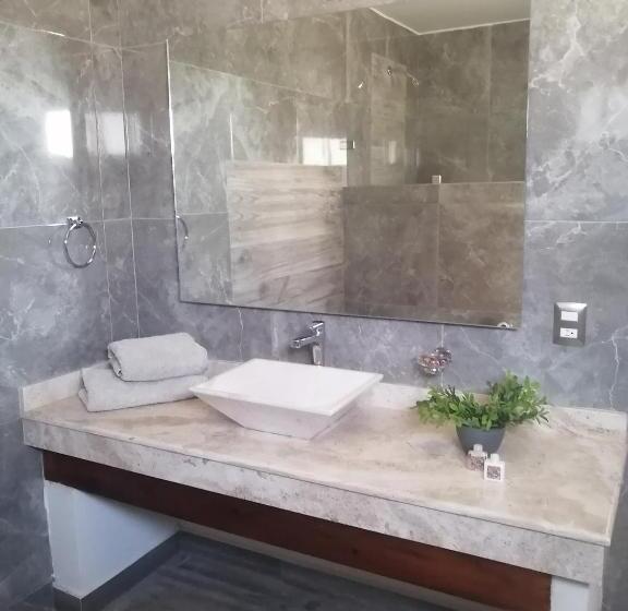 Quarto Estandar Cama King, San Diego