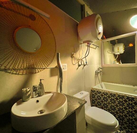 带大床的标准间, Whoopers Boutique Resort Jibhi