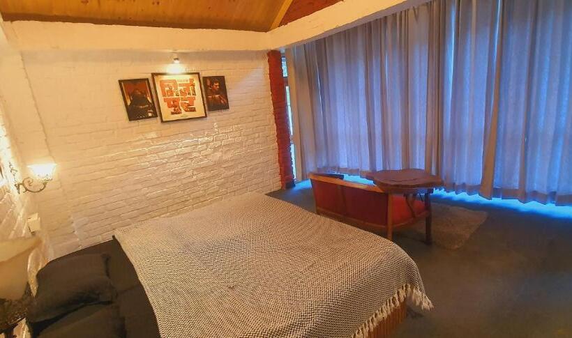 Standard room with outdoor bath, Whoopers Boutique Resort Jibhi