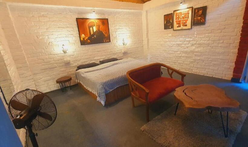 Standard room with outdoor bath, Whoopers Boutique Resort Jibhi
