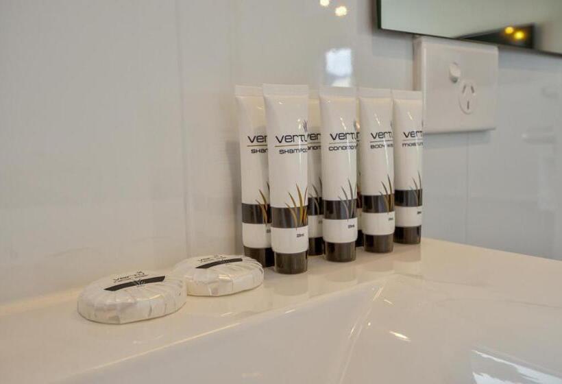 سوییت سوپریور, Annies On Milford