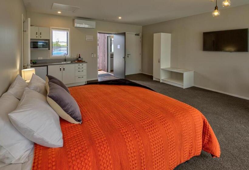 سوییت سوپریور, Annies On Milford