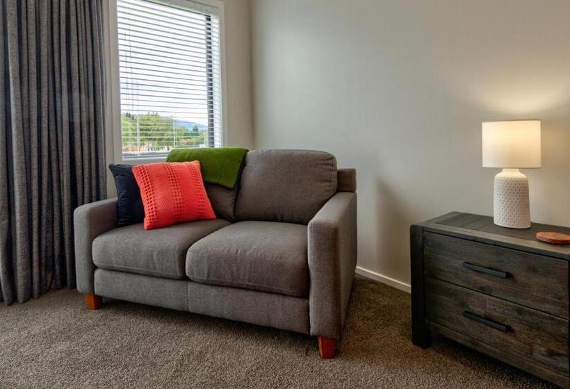 سوییت سوپریور, Annies On Milford