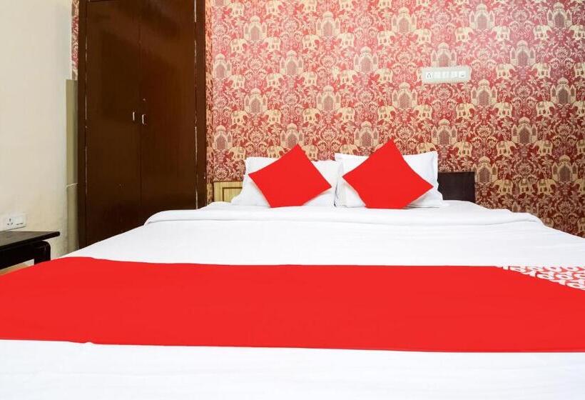 Трехместный Номер Классика, Collection O Hotel Rajwada Palace