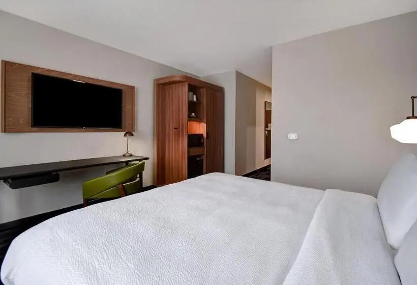 身障者適用キングサイズベッドルーム, Fairfield By Marriott Inn & Suites Grand Rapids Wyoming