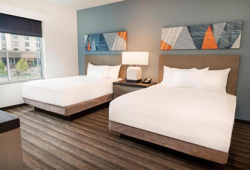 带特大床的标准间, Hyatt House Nashville Airport