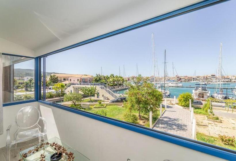 غرفة بريميوم مطلّة علي البحر, Ianos Bay