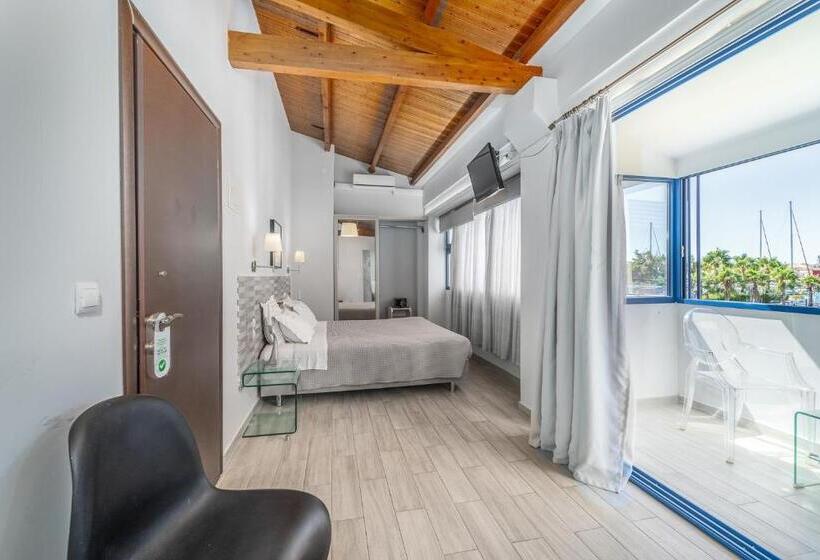 غرفة بريميوم مطلّة علي البحر, Ianos Bay