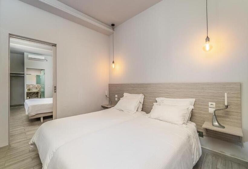 شقة عائلية, Ianos Bay