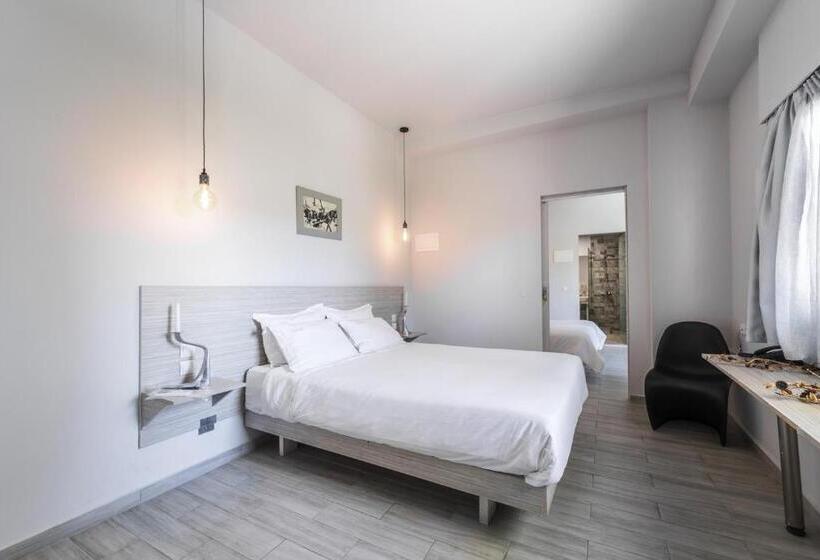 شقة عائلية, Ianos Bay