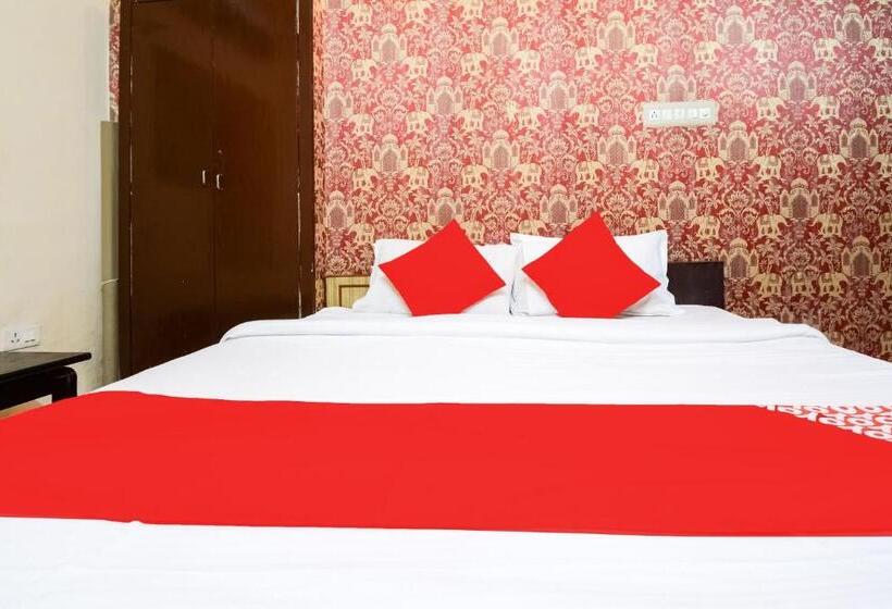 Трехместный Номер Классика, Collection O Hotel Rajwada Palace