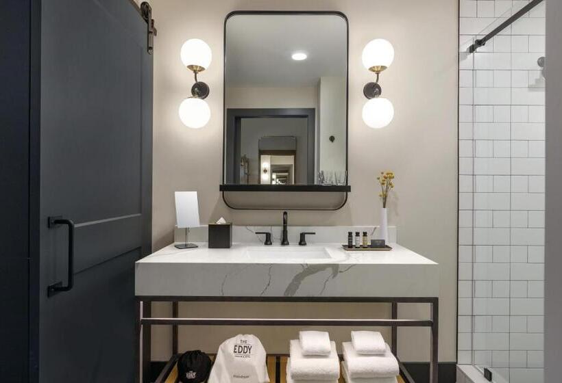 جناح سرير كينج, The Eddy Taproom &