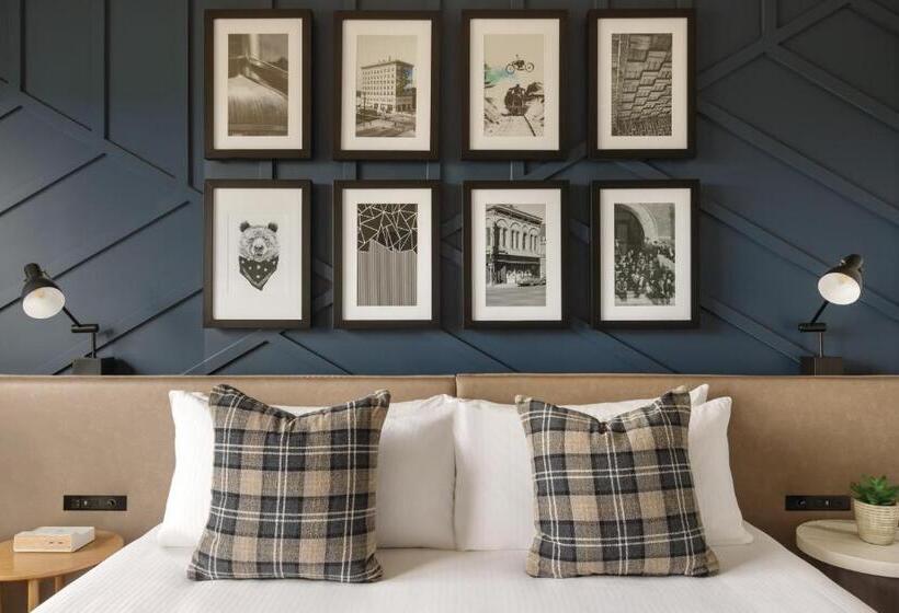 جناح غرفتين نوم, The Eddy Taproom &