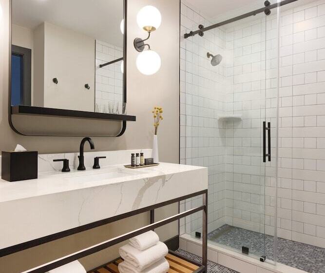 جناح غرفتين نوم, The Eddy Taproom &