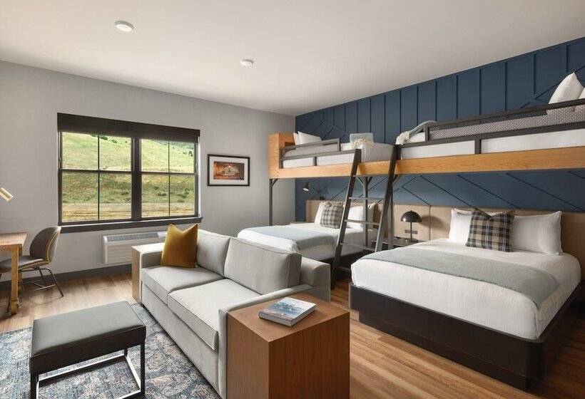 جناح جونيور, The Eddy Taproom &