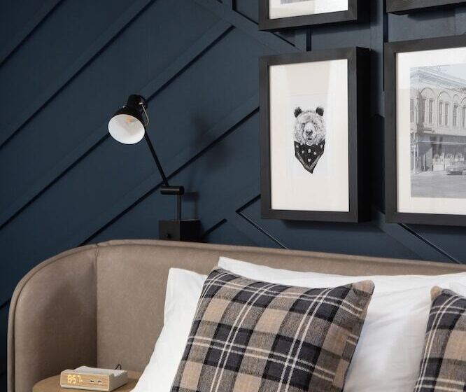 جناح جونيور, The Eddy Taproom &