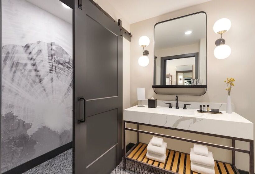 جناح, The Eddy Taproom &