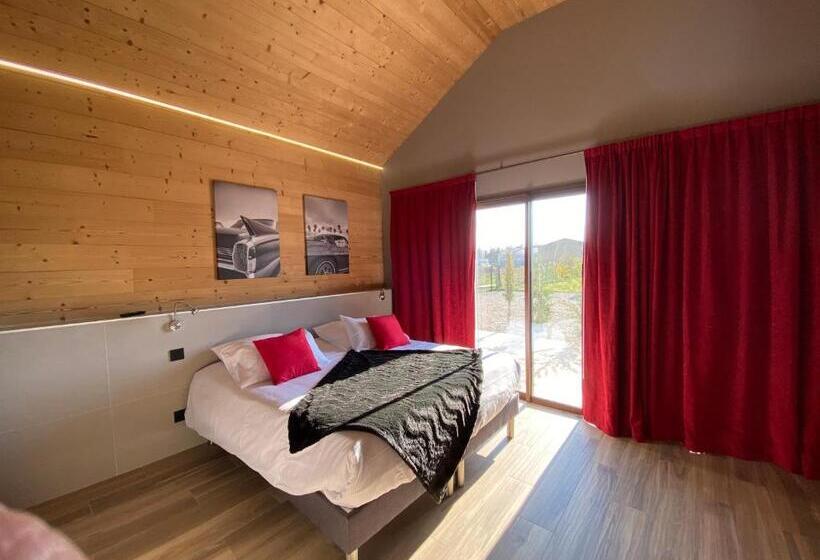 חדר סופריור לארבעה, World