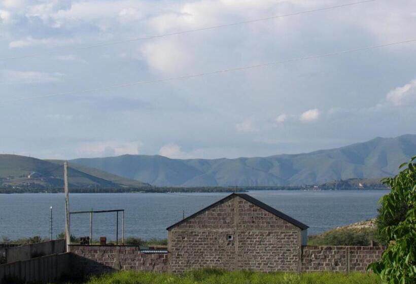 اتاق استاندارد با چشم‌انداز دریاچه, Chkalovka Guest House With Sevan View