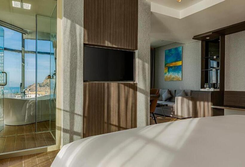 سوئیت پریمیوم با چشم‌انداز دریا, Premier Pearl Hotel Vung Tau