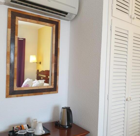 اتاق استاندارد سه نفره, Boutique Las Arenas