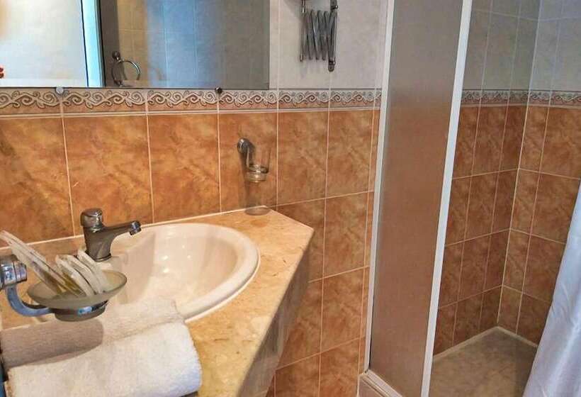 غرفة قياسية مزوَّدة بشُرفة إطلالة جانبية علي البحر, Aphrodite Beach