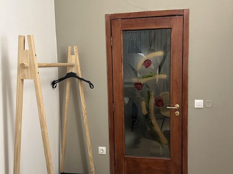 اتاق استاندارد یک نفره, Art