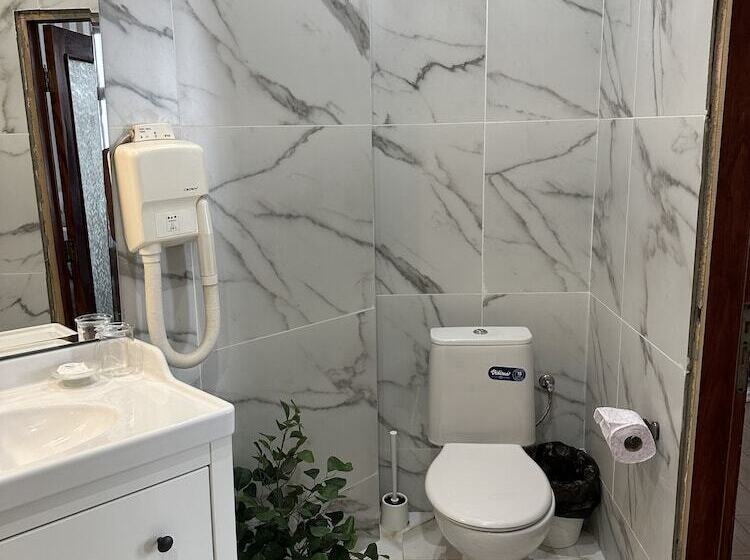 استودیوی استاندارد با چشم‌انداز شهر, Art