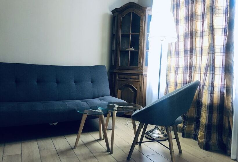 استودیوی استاندارد با چشم‌انداز شهر, Art