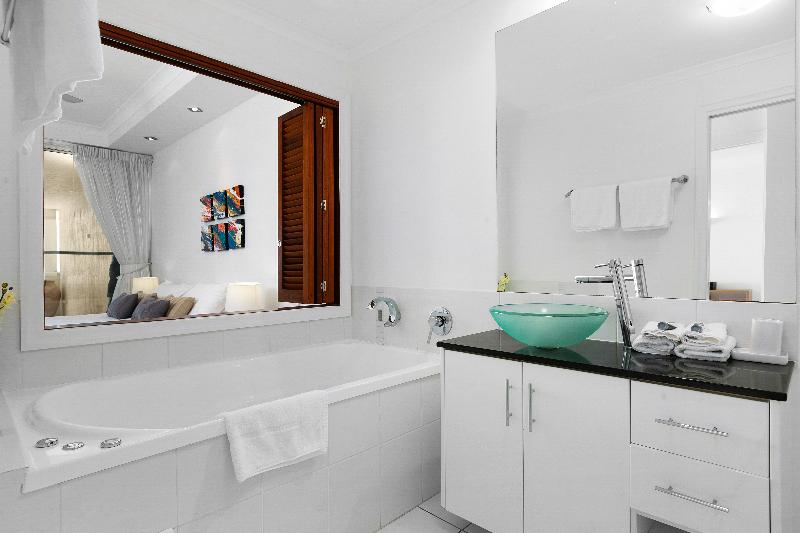 带2个卧室带海景的公寓, Bellevue At Trinity Beach