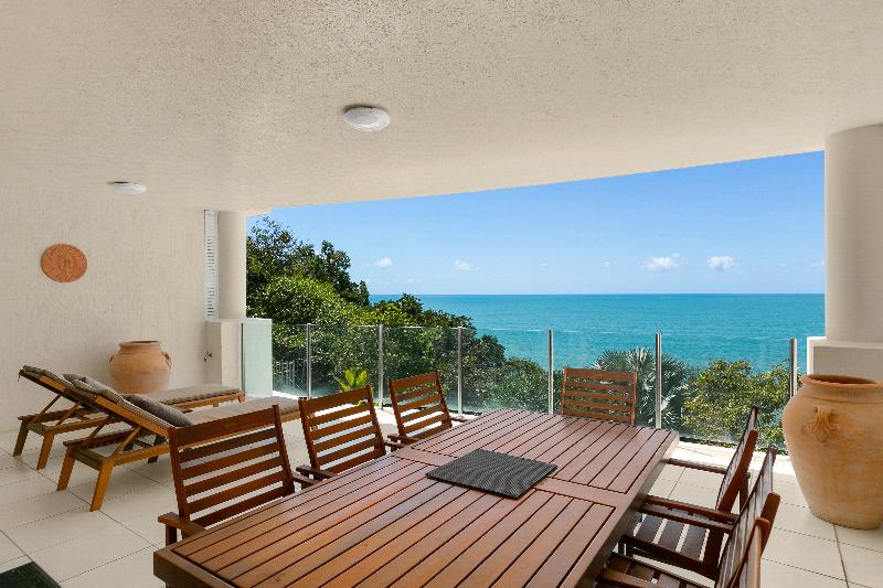 Апартаменты 2 Спальни Вид на Море, Bellevue At Trinity Beach