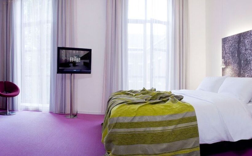 غرفة كومفورت, Eburon