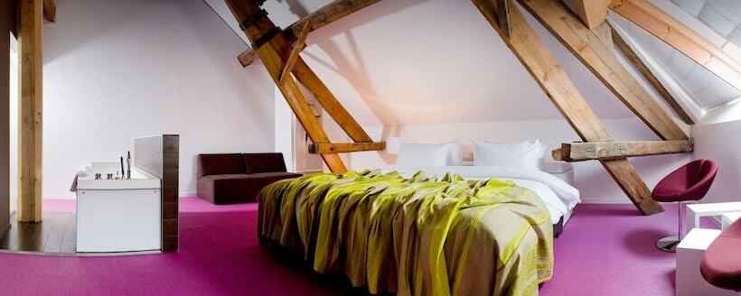 غرفة ديلوكس, Eburon