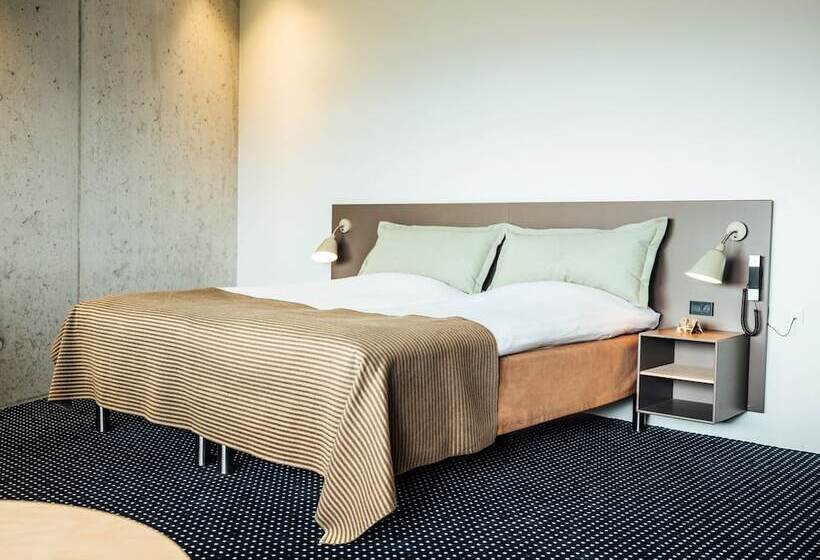 חדר משפחתי דלוקס, Føroyar