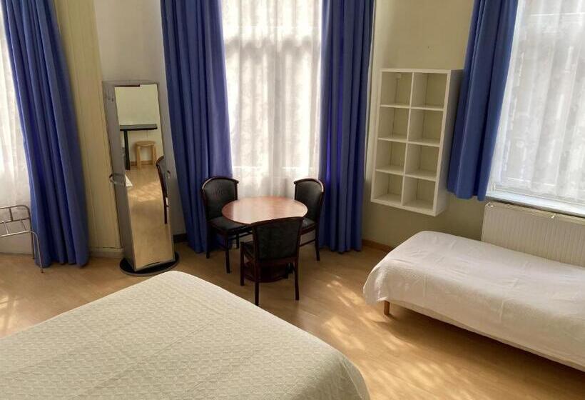 اتاق استاندارد سه نفره, Hôtel Les Acteurs