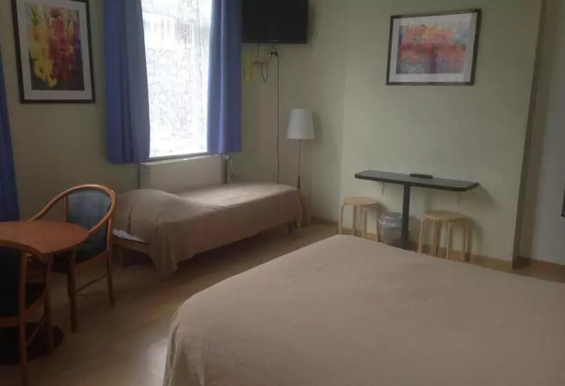 اتاق استاندارد سه نفره, Hôtel Les Acteurs