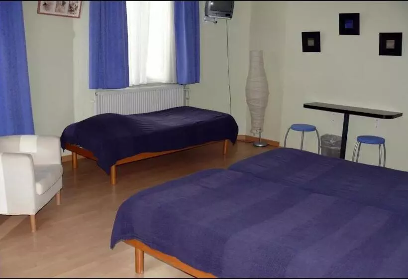 اتاق استاندارد سه نفره, Hôtel Les Acteurs