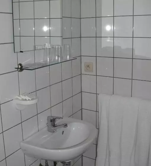 اتاق استاندارد سه نفره, Hôtel Les Acteurs