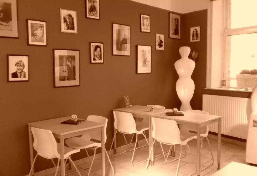 اتاق استاندارد سه نفره, Hôtel Les Acteurs