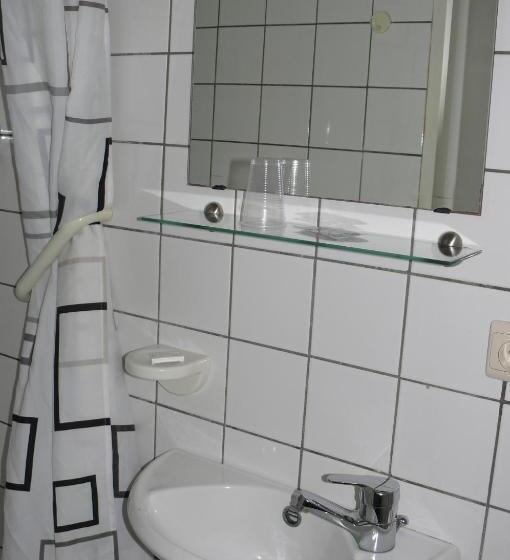 اتاق استاندارد چهار تخته, Hôtel Les Acteurs